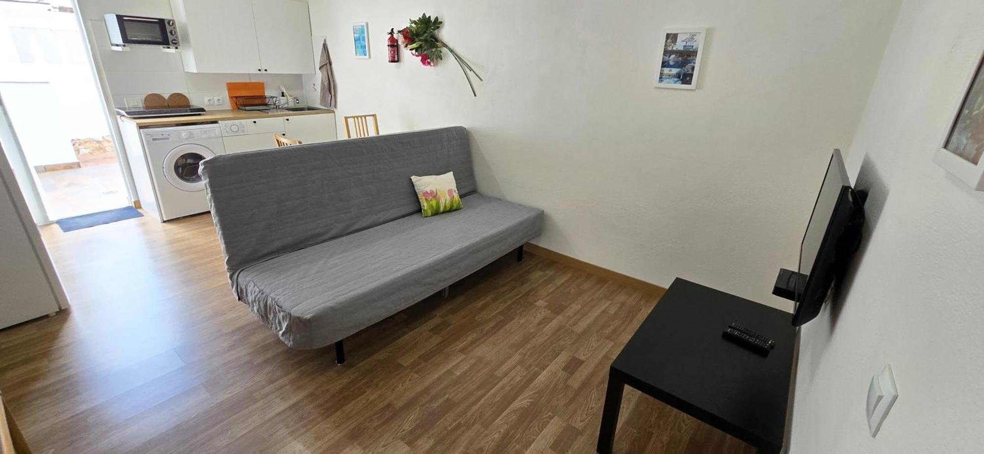 Casa Roja 2 - Quiet Resort, Central, Parking Apartment *