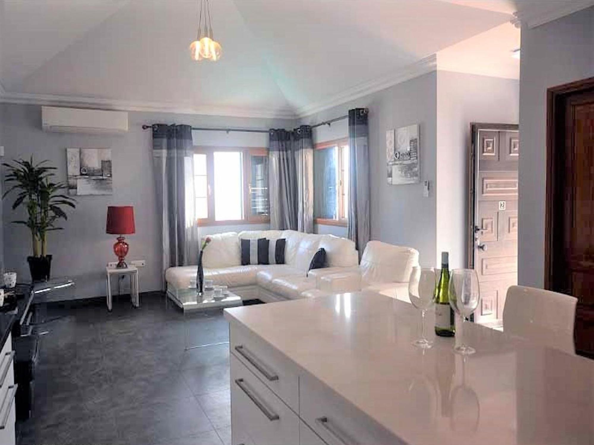 Awesome 3 Bedrooms Tacataca Pool Table Great Terrace Area Villa *