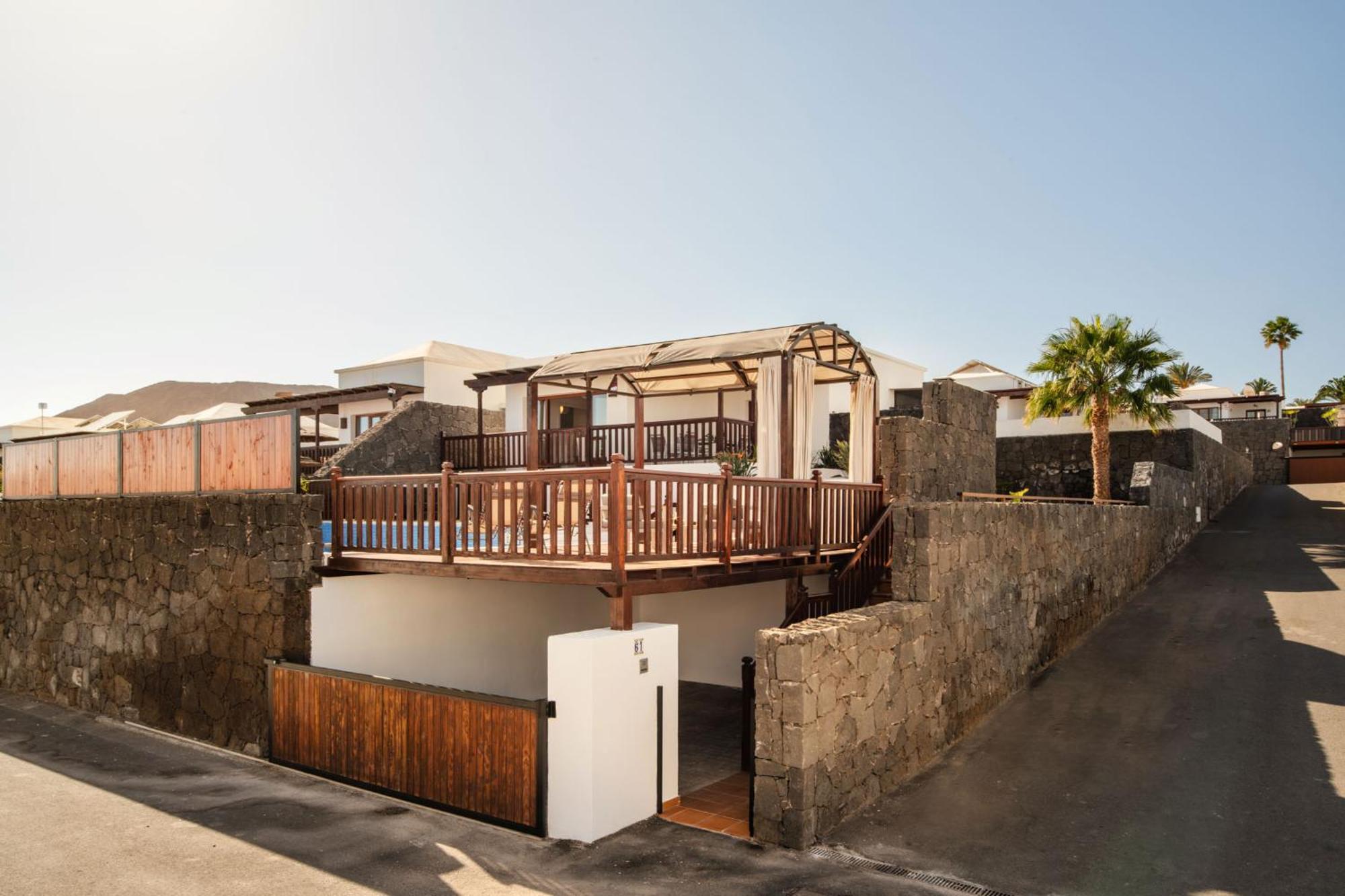 Villa 61 Playablanca Lanzarote Pool