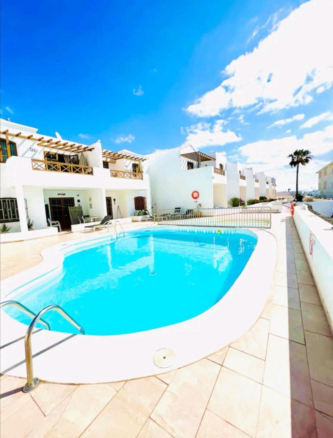 Heated Pools-200m Beach- Wifi *