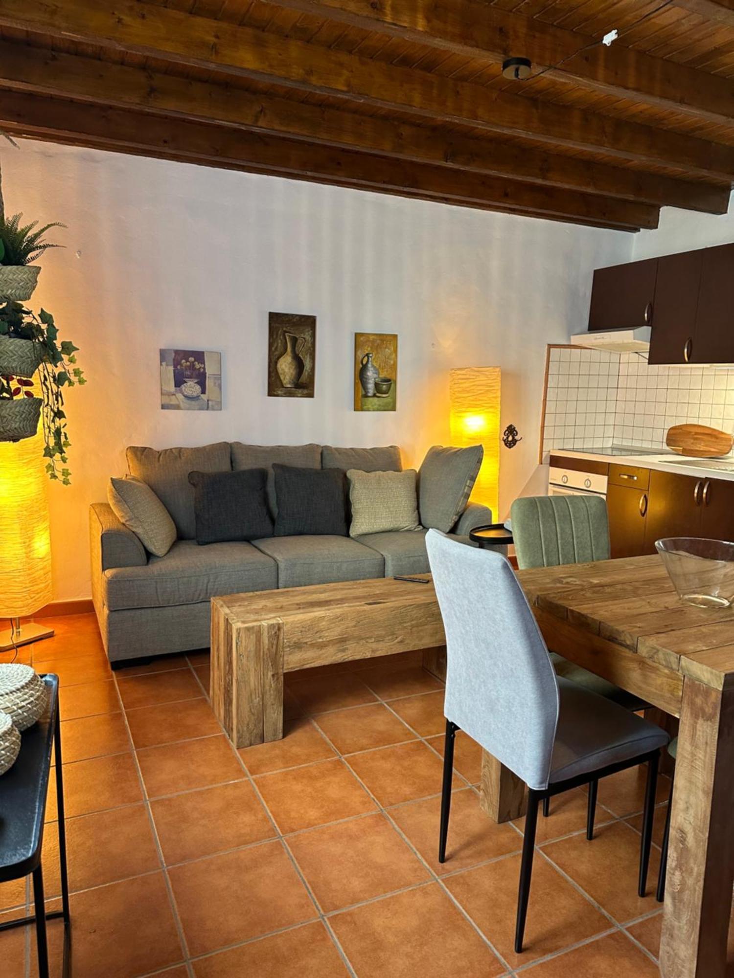 Luxury Canarian With Large Pool In Costa Teguise Teguise (Lanzarote)