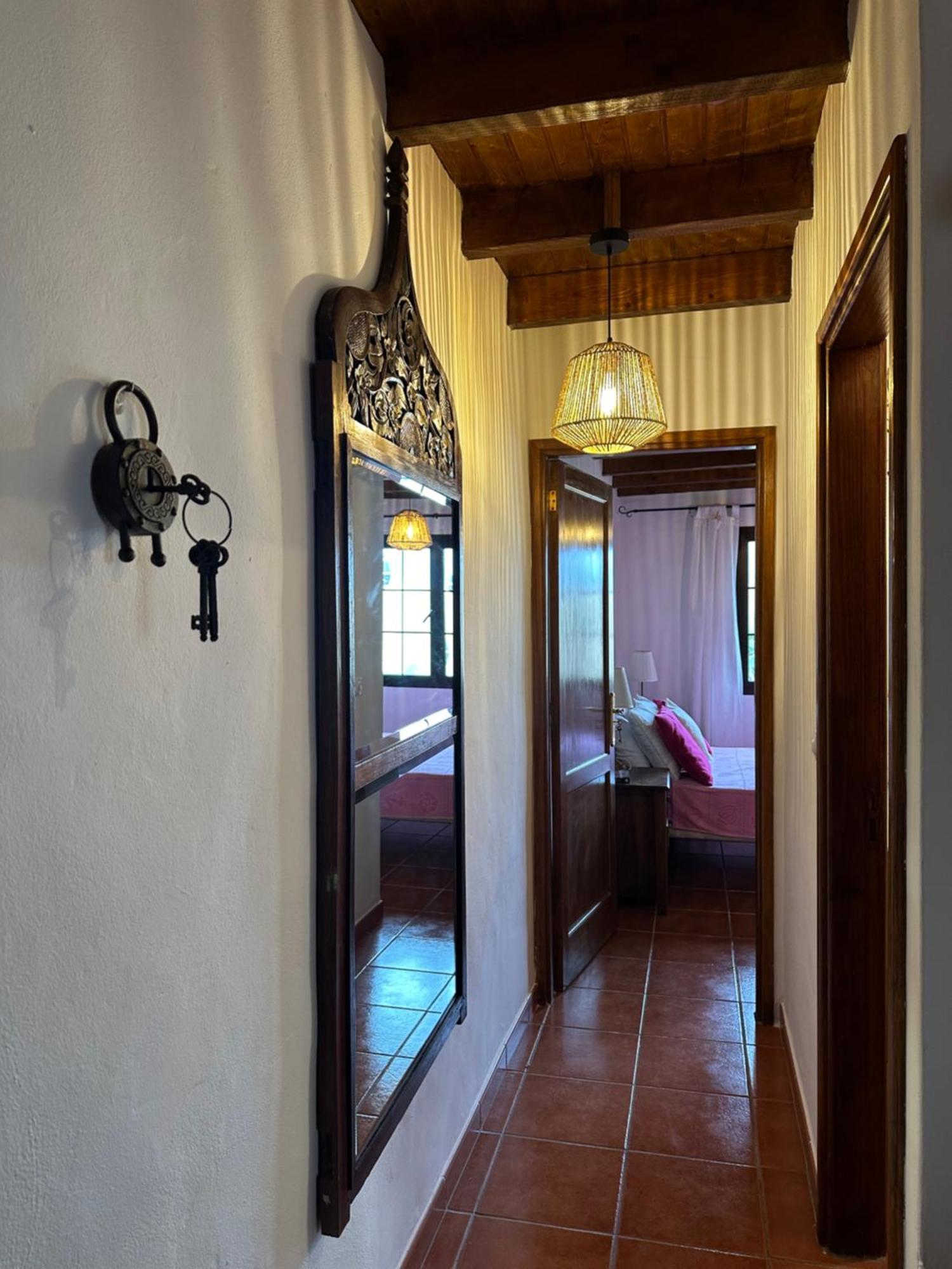 Luxury Canarian With Large Pool In Costa Teguise