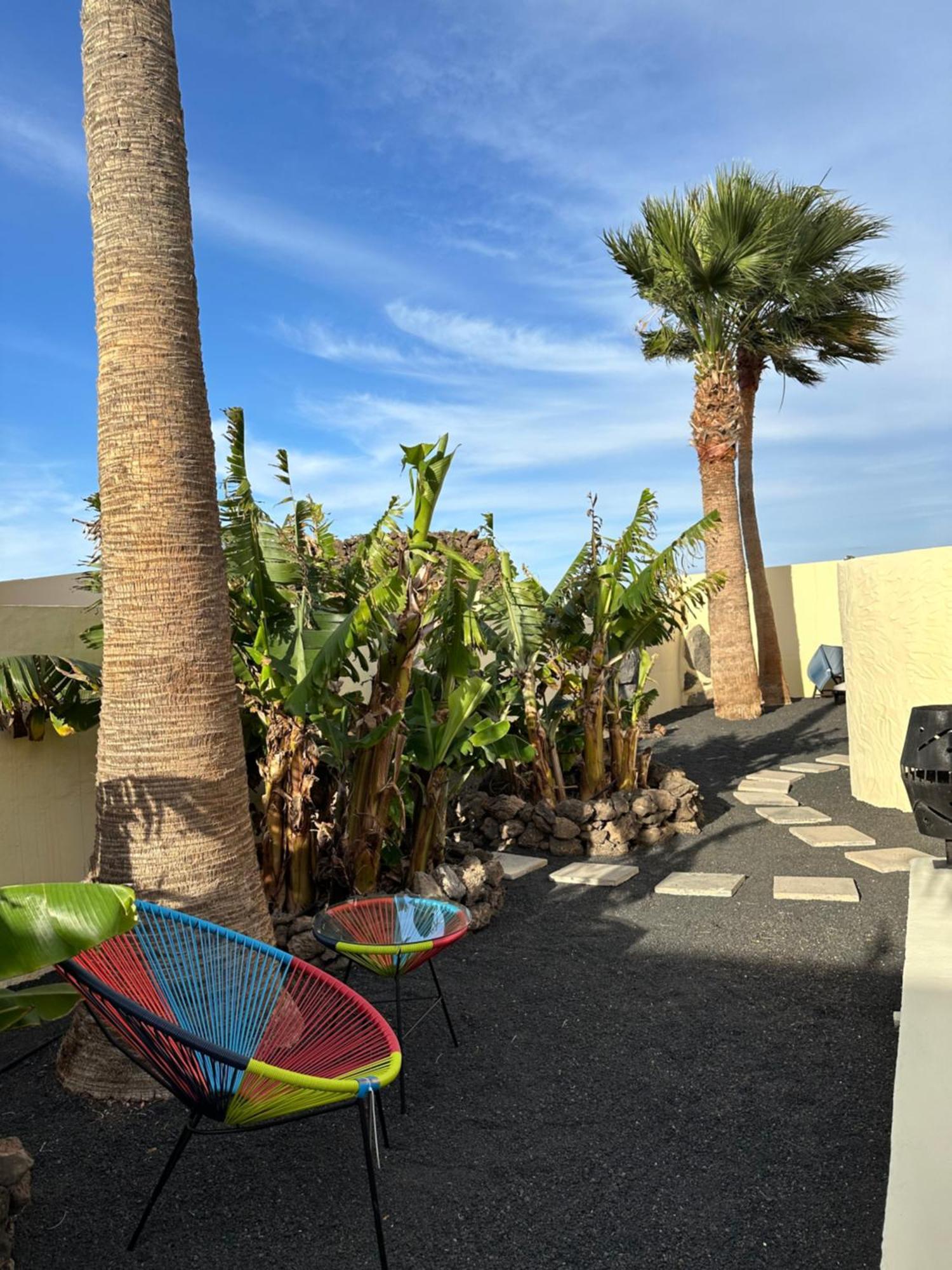Luxury Canarian With Large Pool In Costa Teguise Apartment *