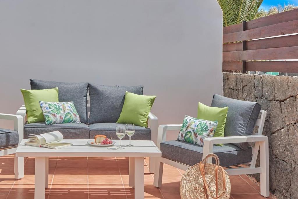 Сasa de vacaciones Maria Del Mar 2 Minutes To Supermarkets, 10 Minutes To Marina Rubicon, Pool, High Speed Wifi *