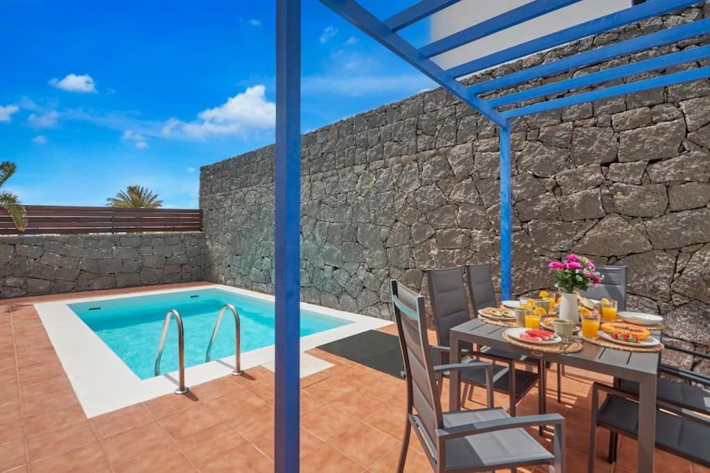 Maria Del Mar 2 Minutes To Supermarkets, 10 Minutes To Marina Rubicon, Pool, High Speed Wifi Сasa de vacaciones *