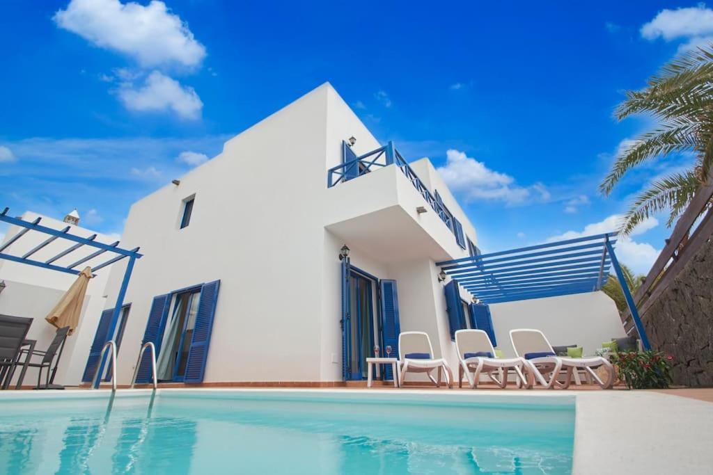 Сasa de vacaciones Maria Del Mar 2 Minutes To Supermarkets, 10 Minutes To Marina Rubicon, Pool, High Speed Wifi Playa Blanca (Lanzarote)