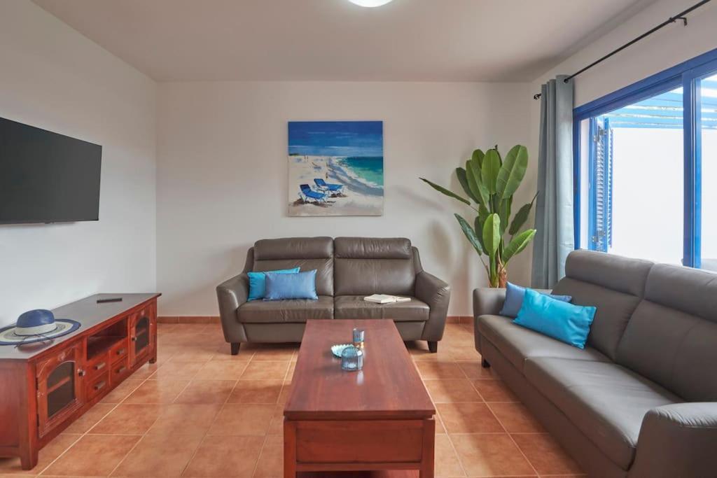 Maria Del Mar 2 Minutes To Supermarkets, 10 Minutes To Marina Rubicon, Pool, High Speed Wifi Сasa de vacaciones