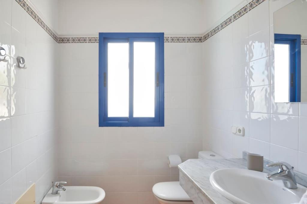 Сasa de vacaciones Maria Del Mar 2 Minutes To Supermarkets, 10 Minutes To Marina Rubicon, Pool, High Speed Wifi