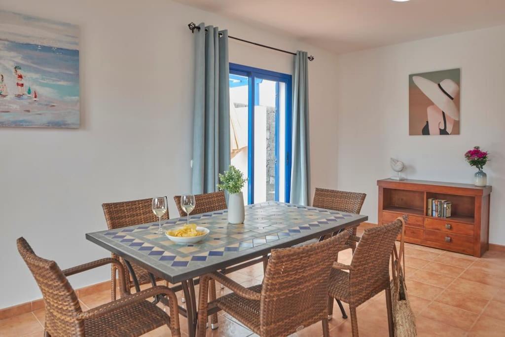 Maria Del Mar 2 Minutes To Supermarkets, 10 Minutes To Marina Rubicon, Pool, High Speed Wifi *