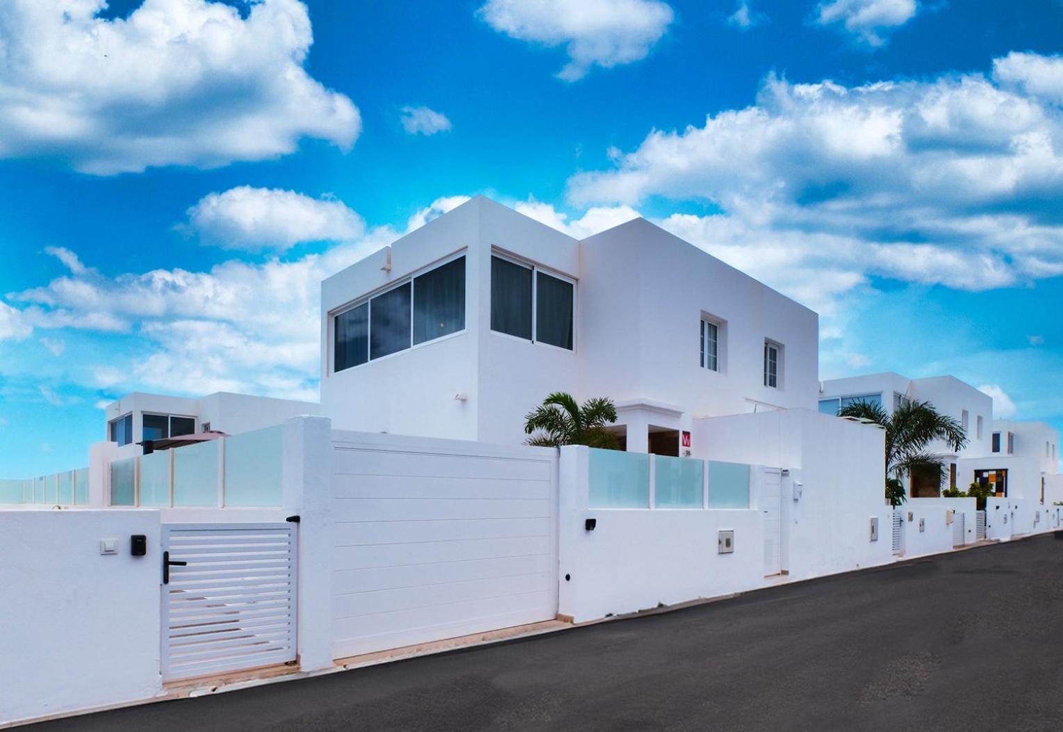 Marina Oasis-private Pool, Air-con, Sat Tv * Playa Blanca (Lanzarote)