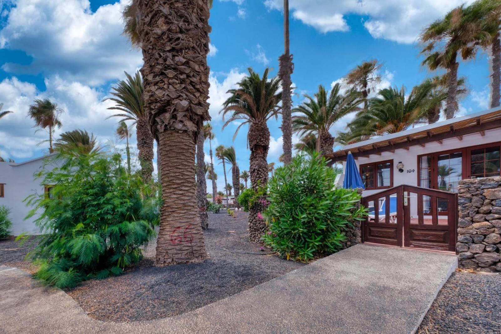 Brisas Complex, 104