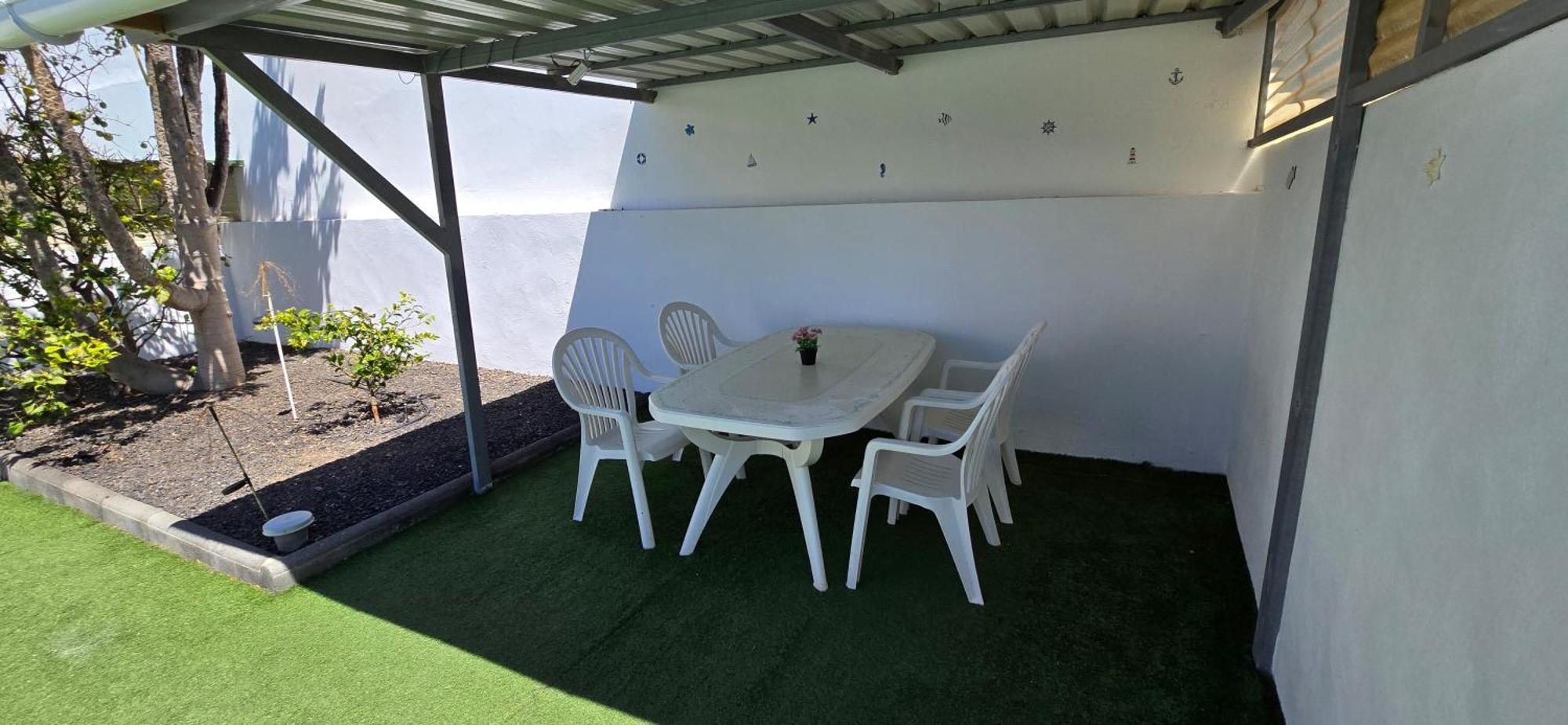 Casa Roja 1 - Quiet Resort, Central, Parking Apartment
