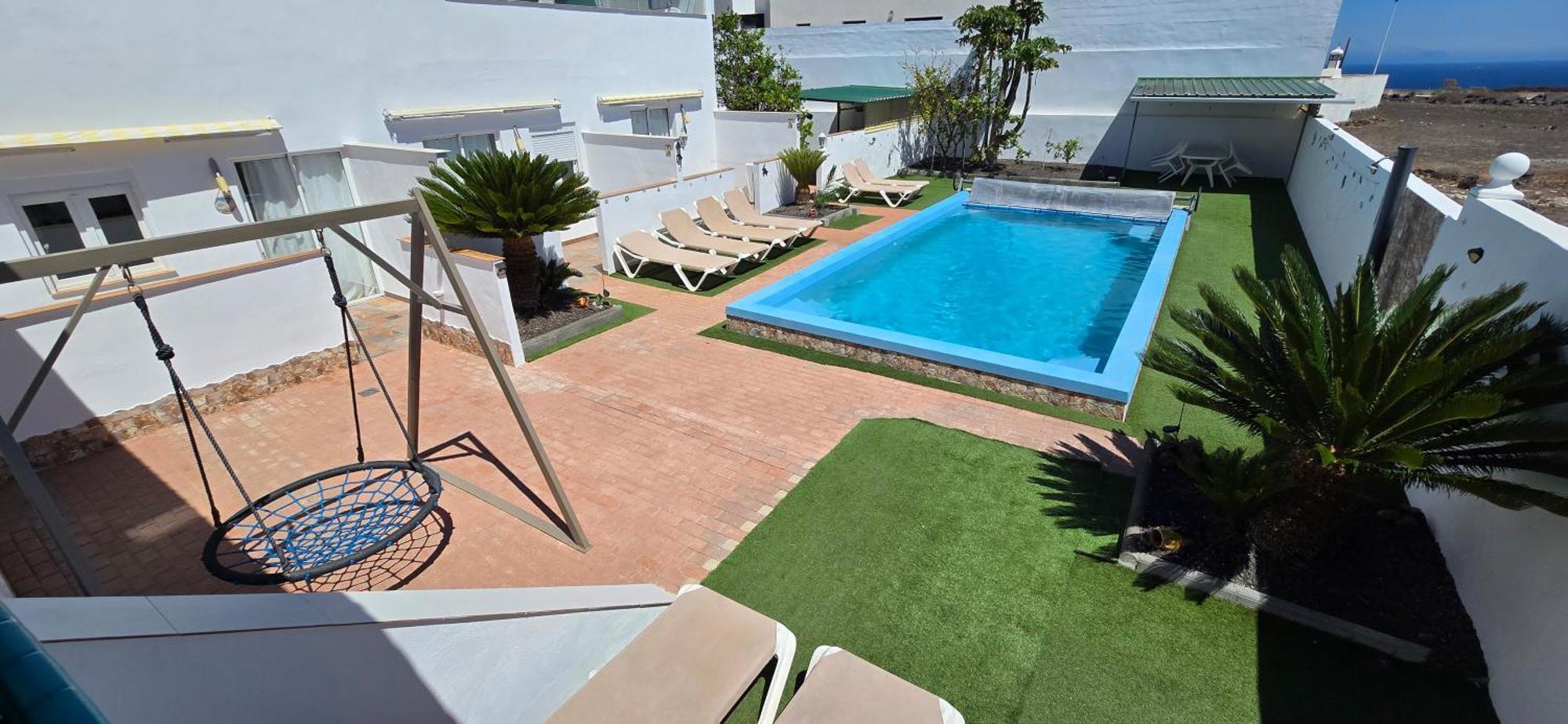 Casa Roja 1 - Quiet Resort, Central, Parking *