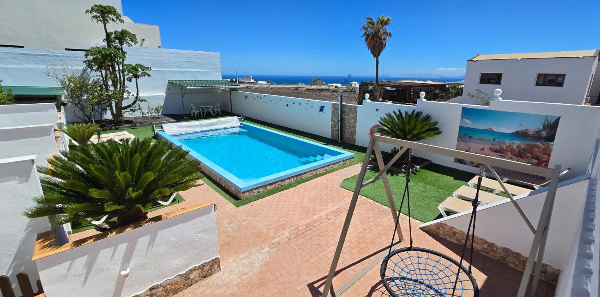 Apartment Casa Roja 1 - Quiet Resort, Central, Parking