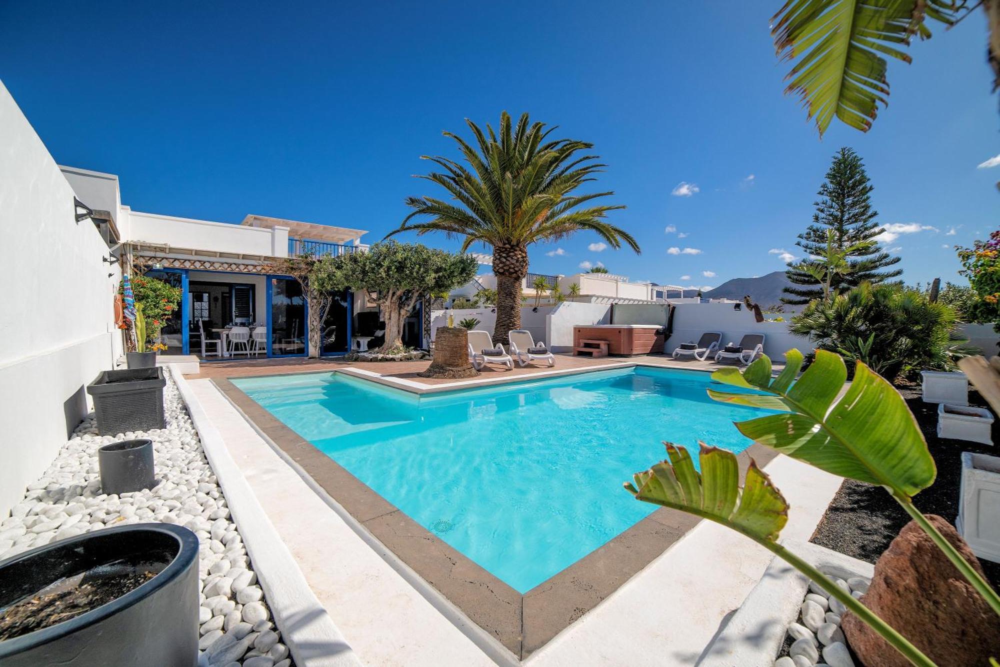 Beautiful 2 Bedrooms Heavenly Lotus Private Pool Close To Amenities Lanzarote