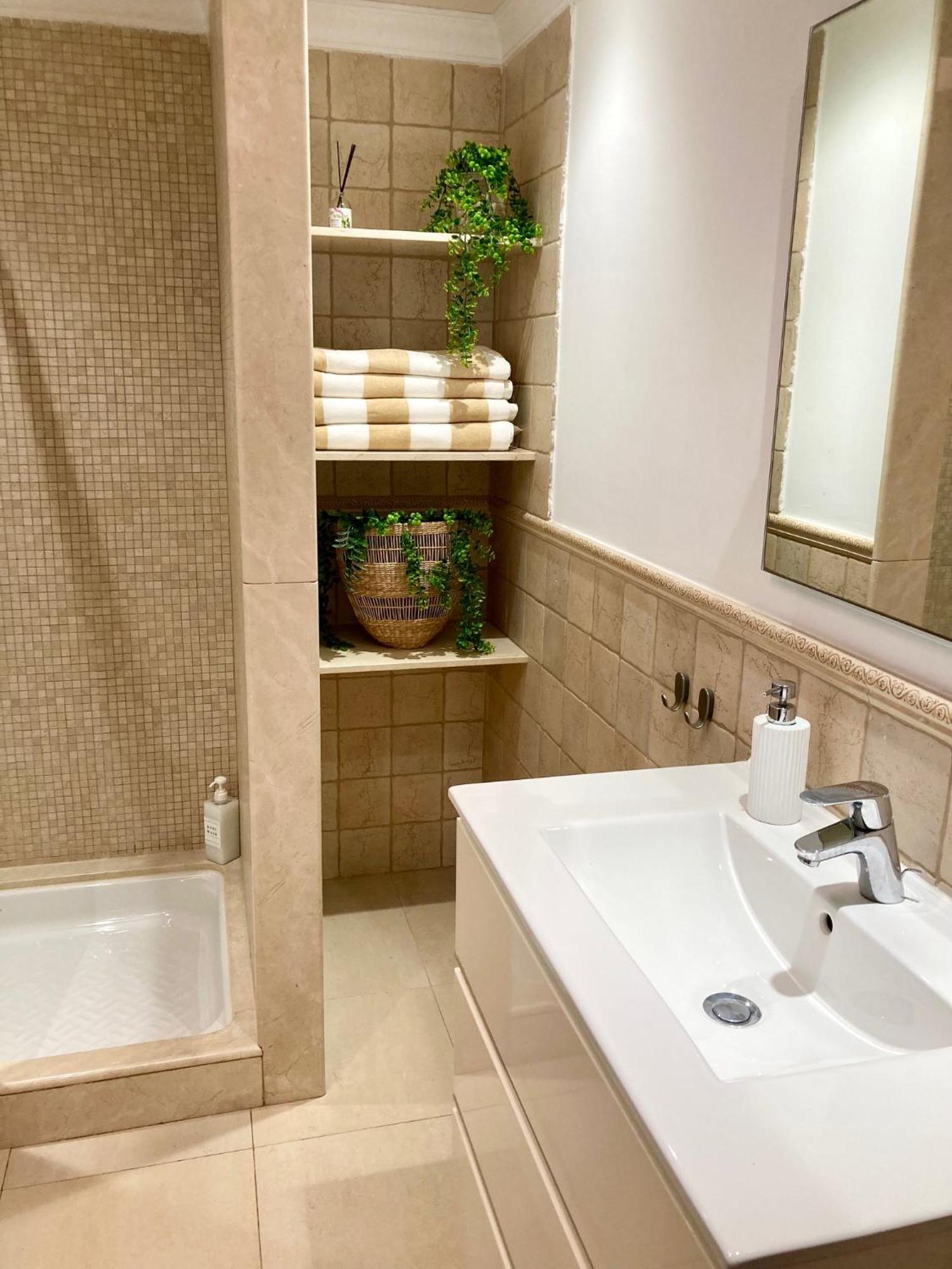 Apartment Honey Rose,
