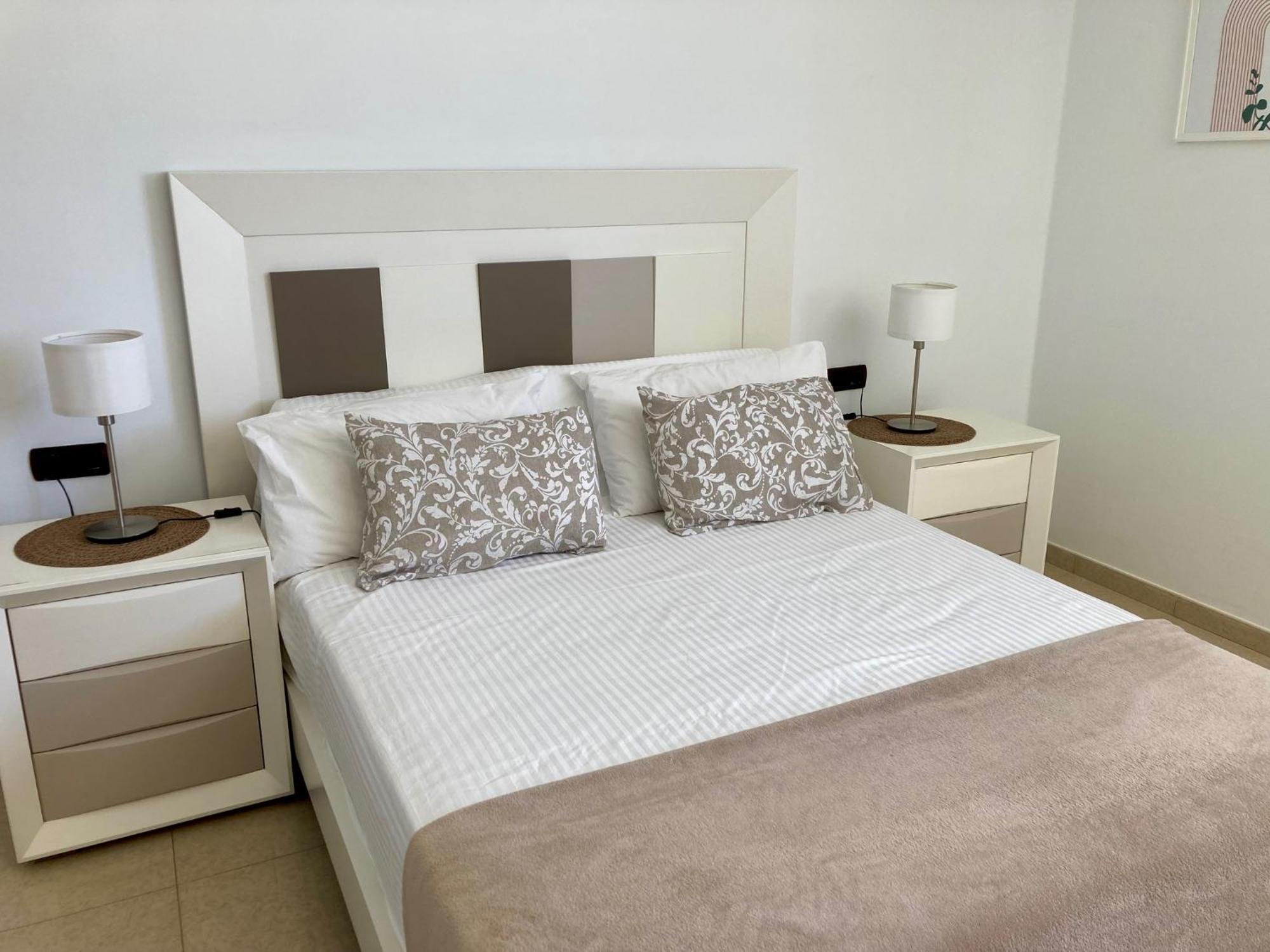 Apartment Honey Rose, *