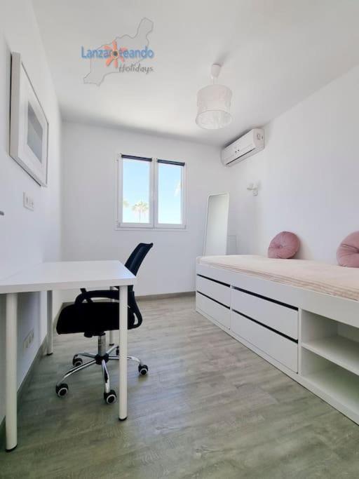 Buenavida Cozy Vv With Communal Pool And Air Con