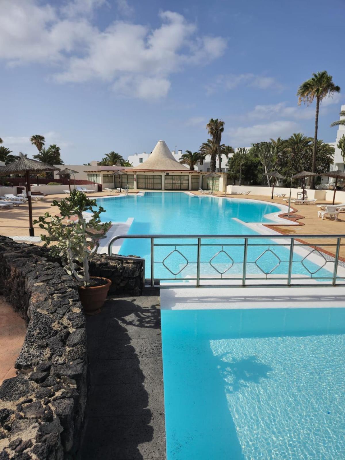 La Palmera - 2 Bedroom - Playa Roca Sea Front Access - Pool View - Free Ac - Wifi * Costa Teguise