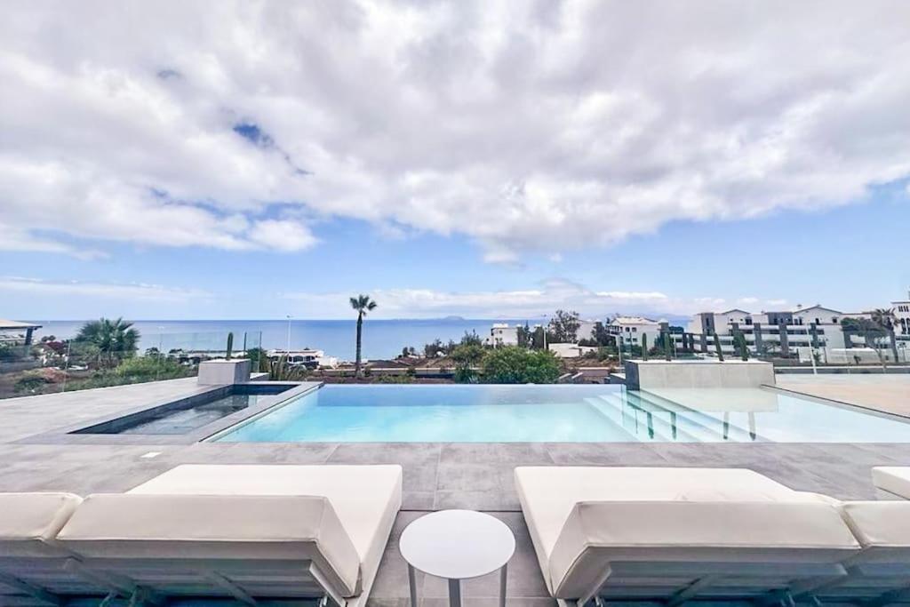 Infinity - By Apricus Holidays * Playa Blanca (Lanzarote)