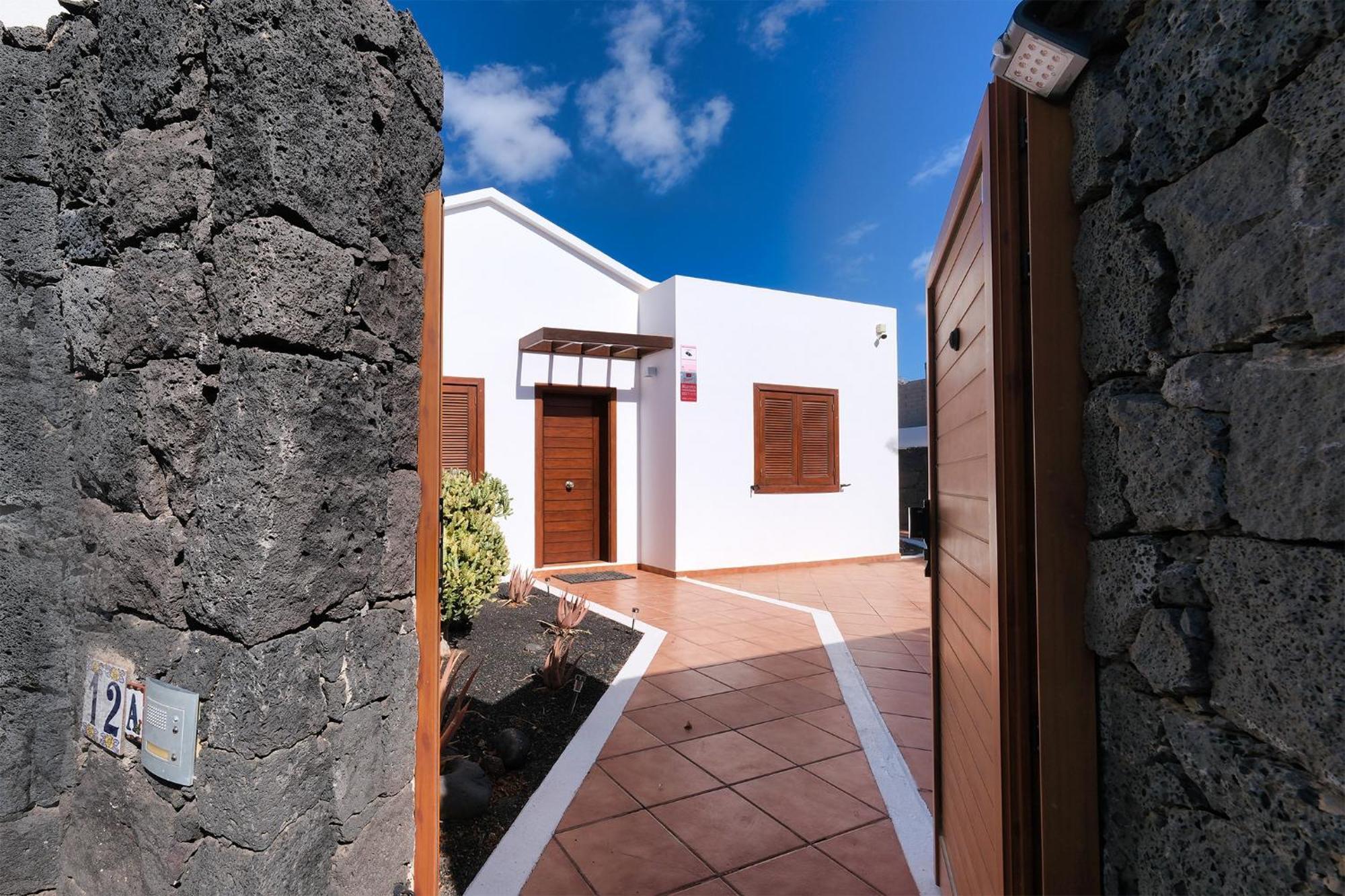 Lanzarote Paradise - Private Pool, Air-Con And Bbq By Lanzarote Vacation Homes Сasa de vacaciones