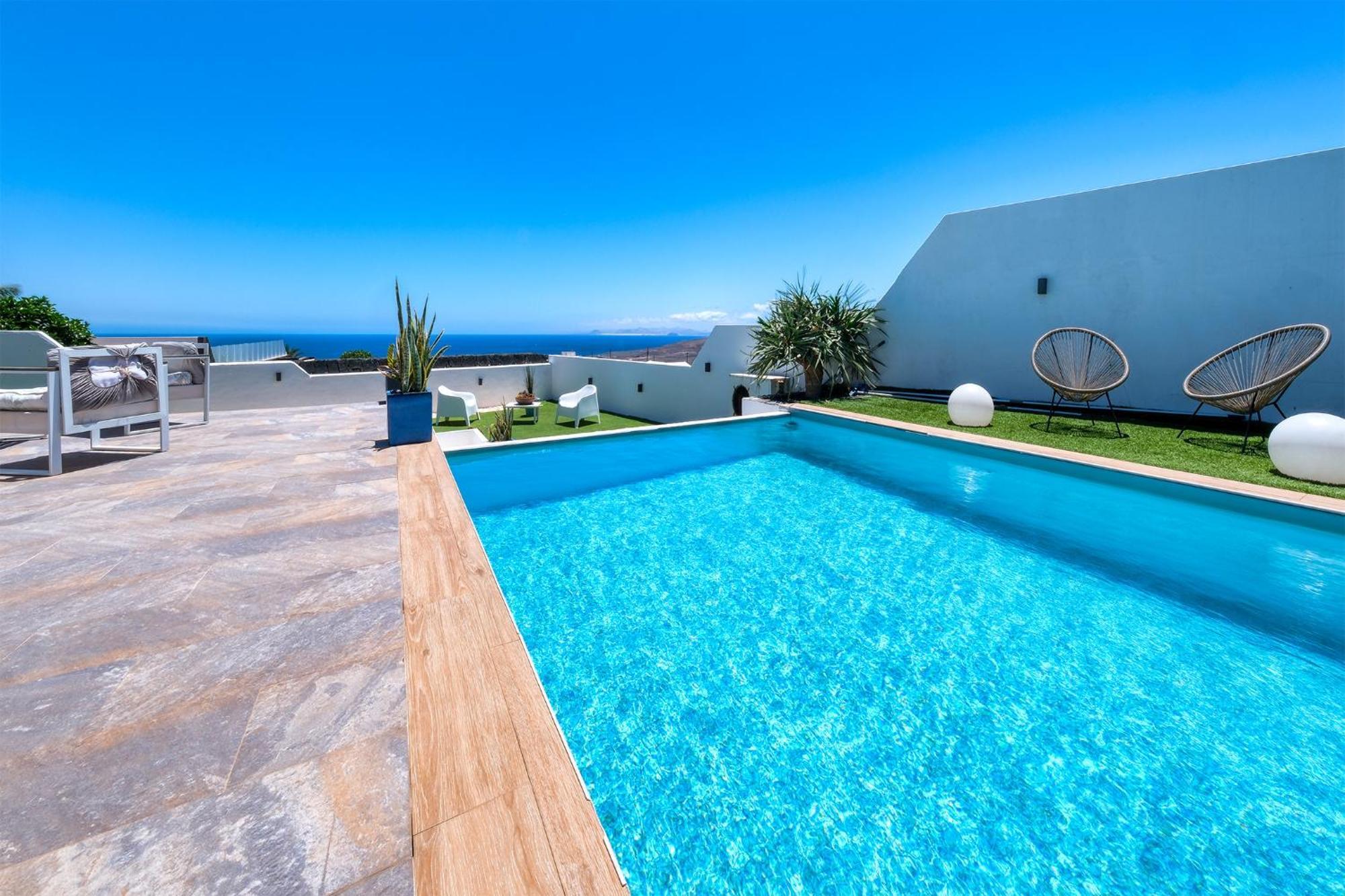 Macher Piscina Y Bar Piscina