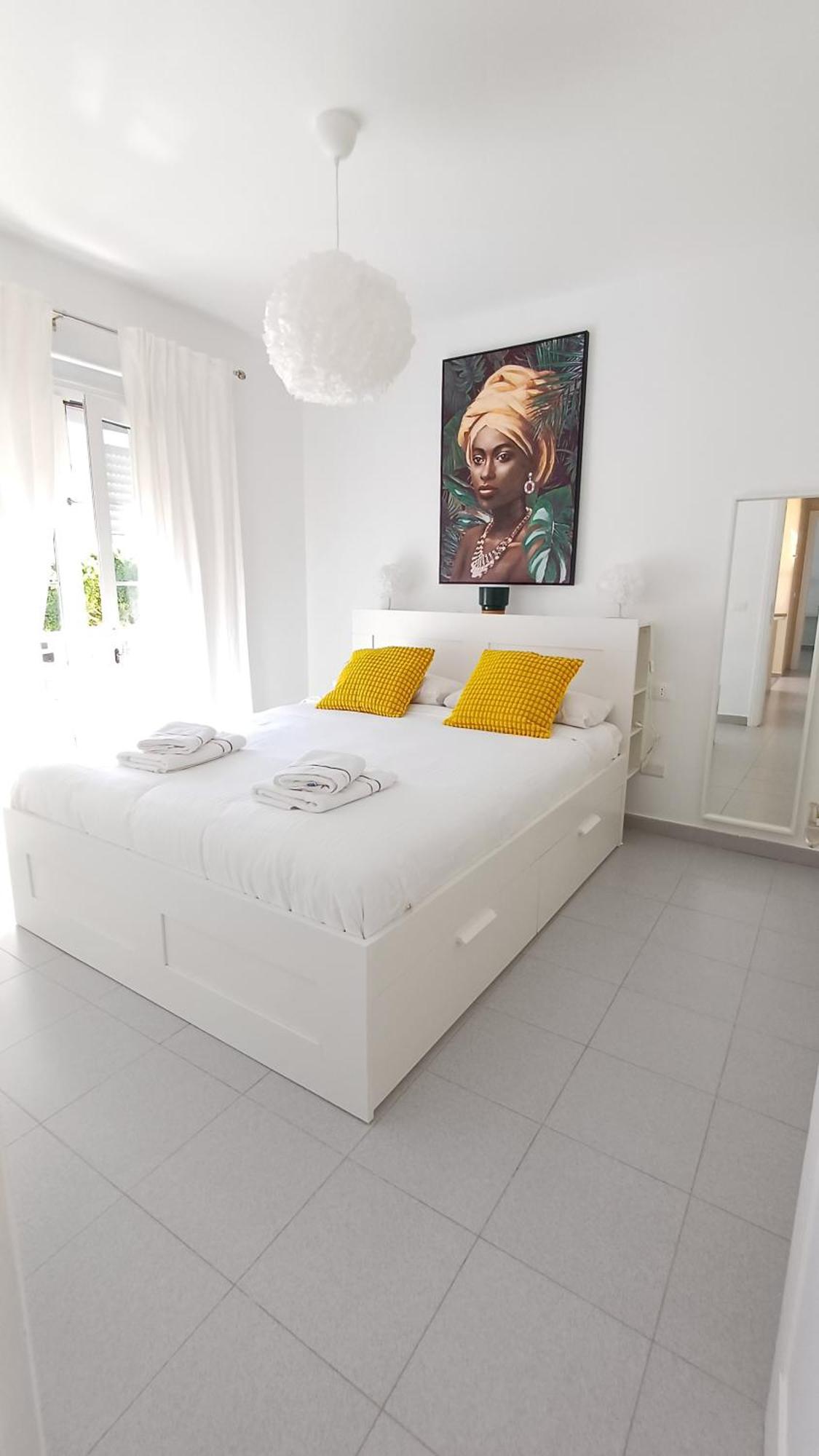 Esmeralda Villa