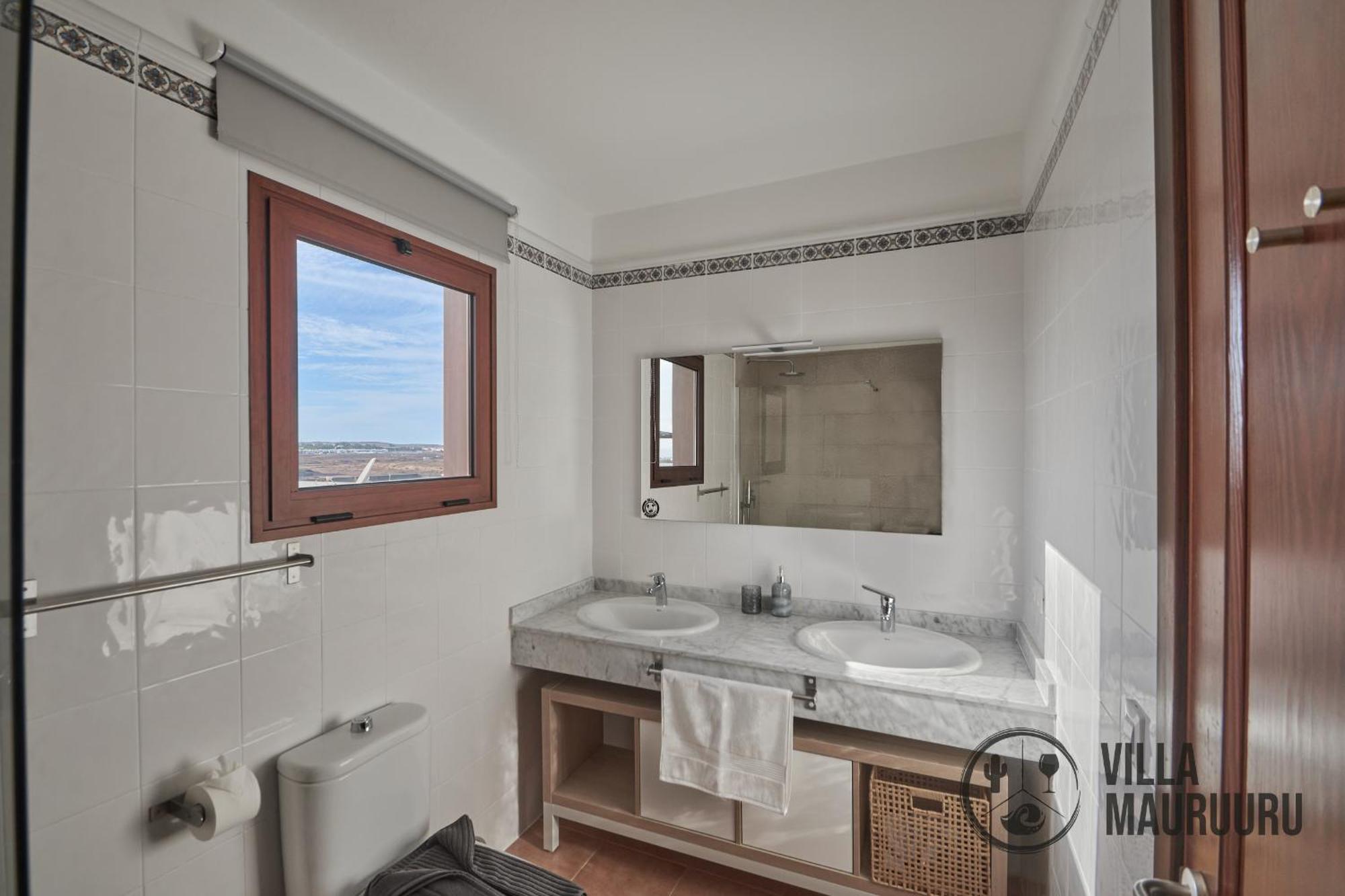 Villa Mauruuru - 10 Minutes Walking To Marina Rubicon, Heated Pool, Bbq & Office Space With Desk And High Speed Internet