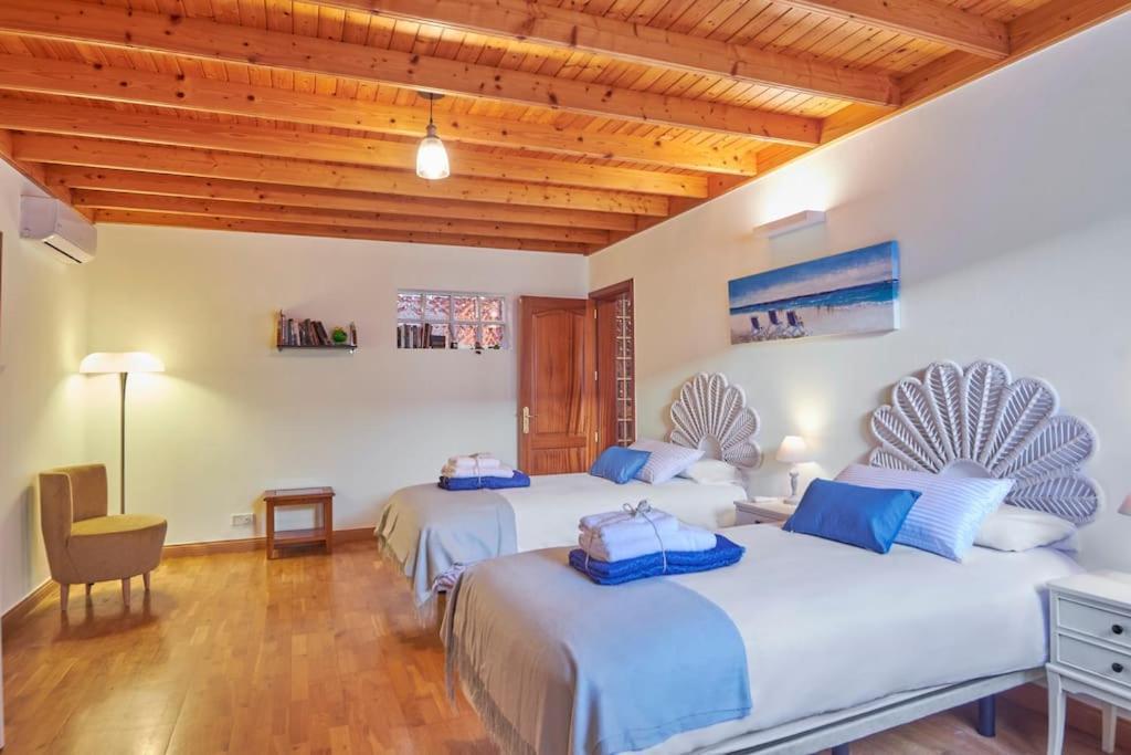 Villa Casa Petra Peaceful & Private, Sea Views, Pool & Bbq *