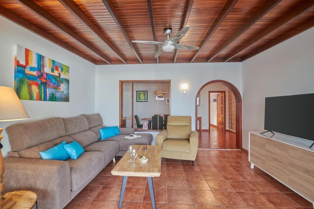 Casa Petra Peaceful & Private, Sea Views, Pool & Bbq *
