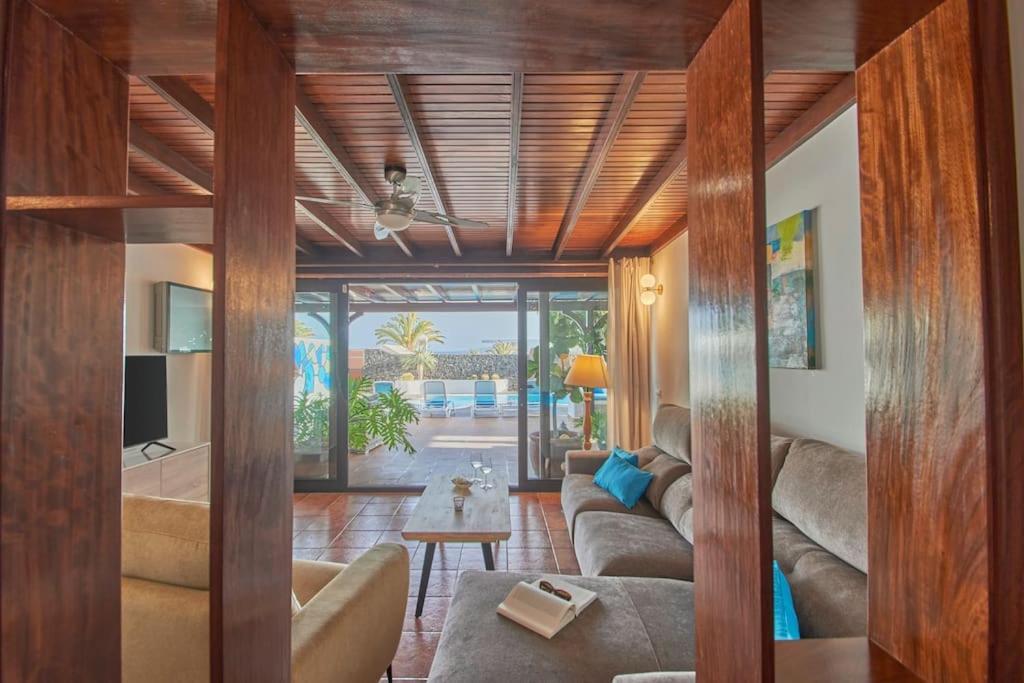 Casa Petra Peaceful & Private, Sea Views, Pool & Bbq Villa Playa Blanca (Lanzarote)