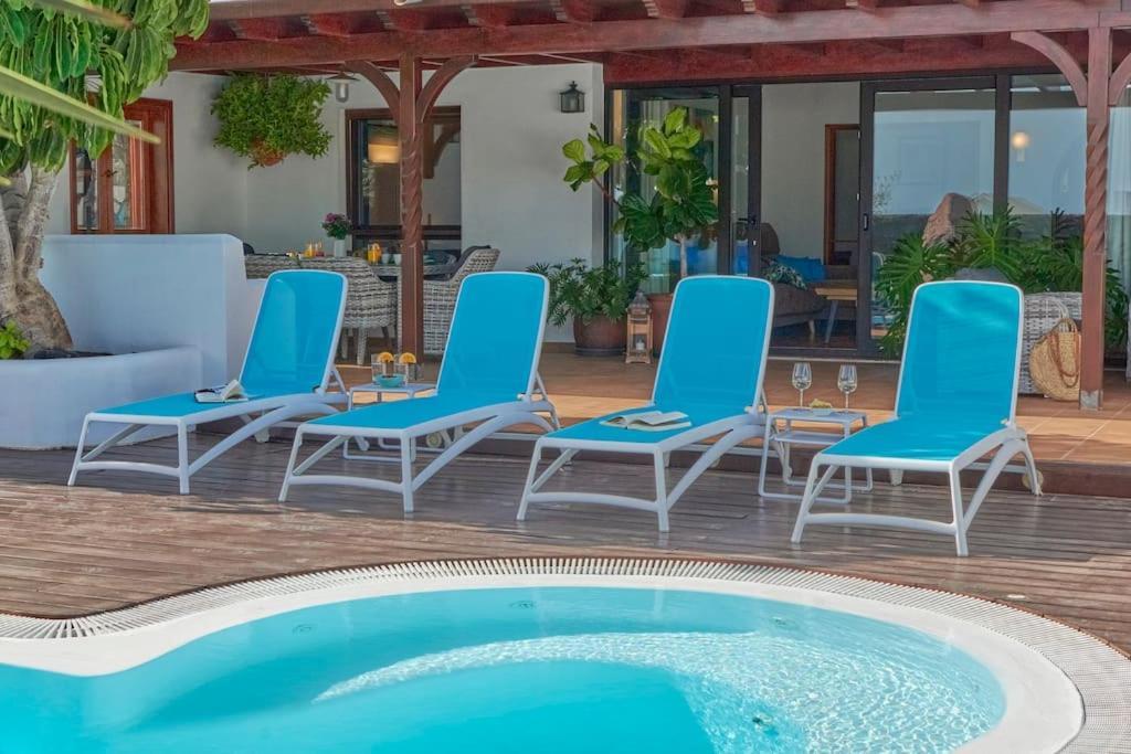 Casa Petra Peaceful & Private, Sea Views, Pool & Bbq Villa