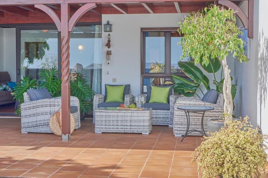 Villa Casa Petra Peaceful & Private, Sea Views, Pool & Bbq Playa Blanca (Lanzarote)