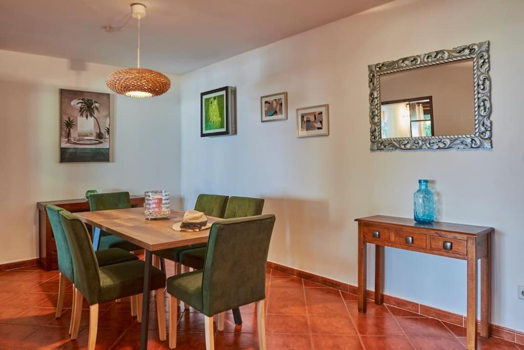 Villa Casa Petra Peaceful & Private, Sea Views, Pool & Bbq *