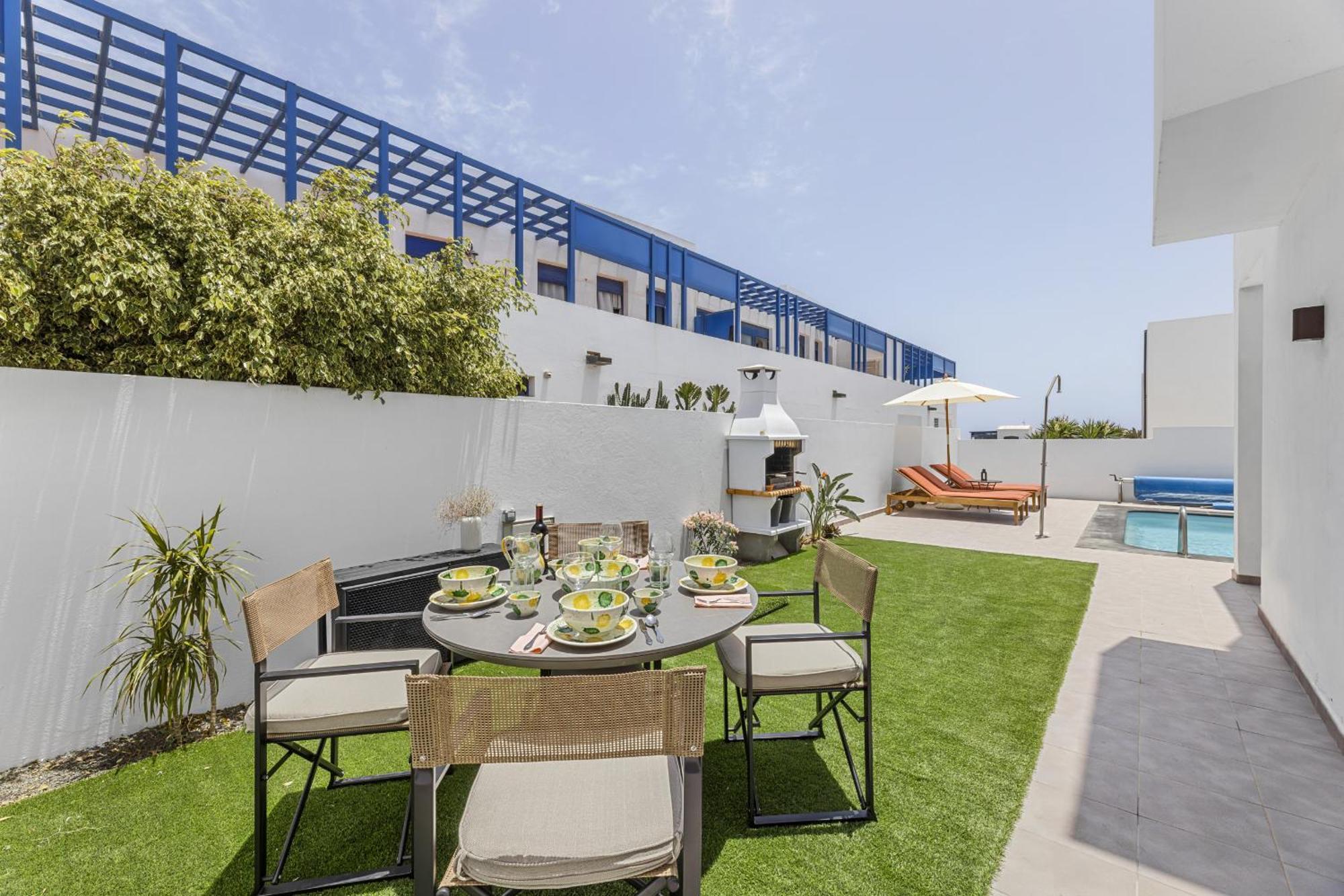 Cartali Playa Blanca Villa *