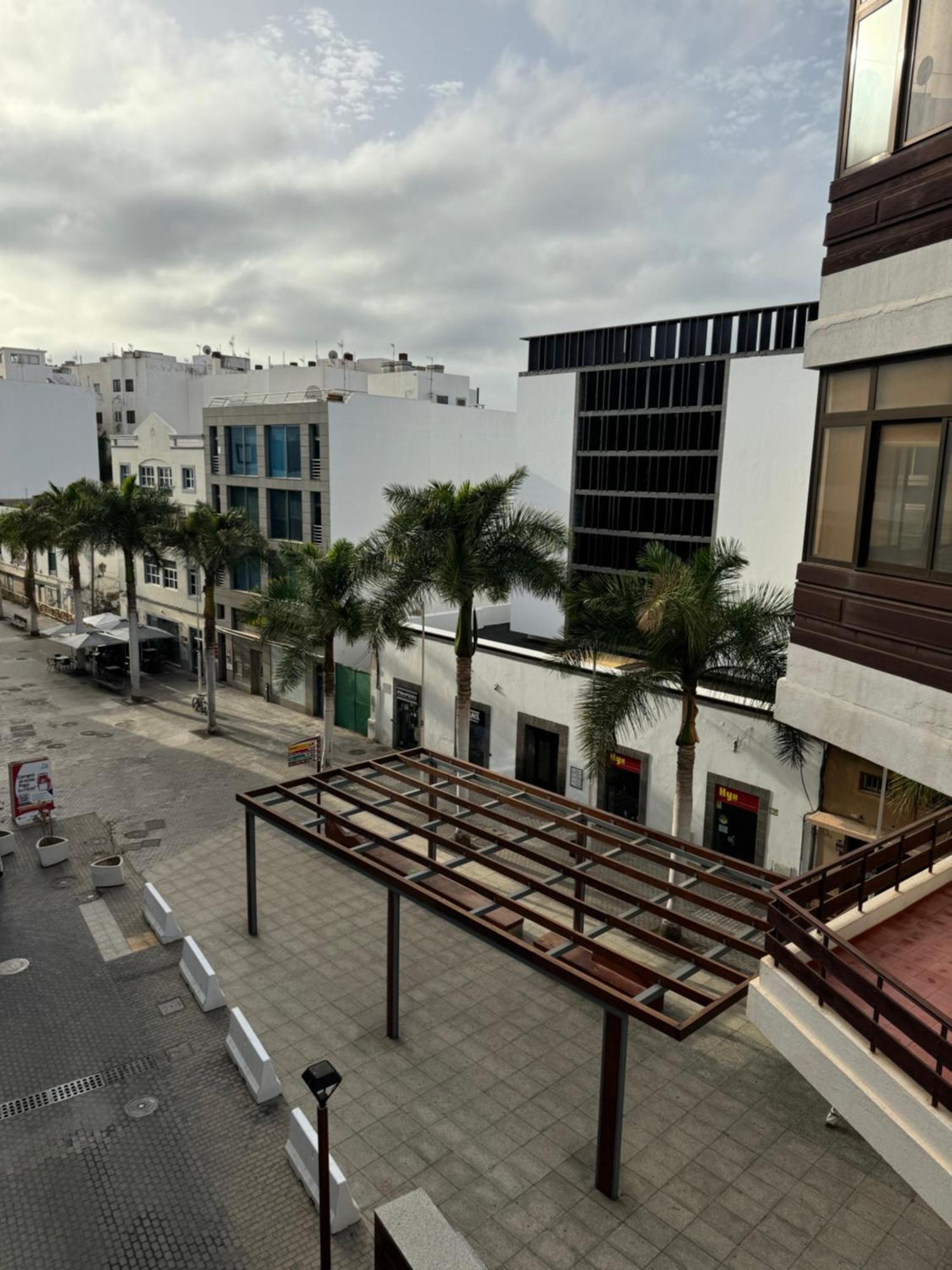 Casa Con Terraza En La Plazuela *