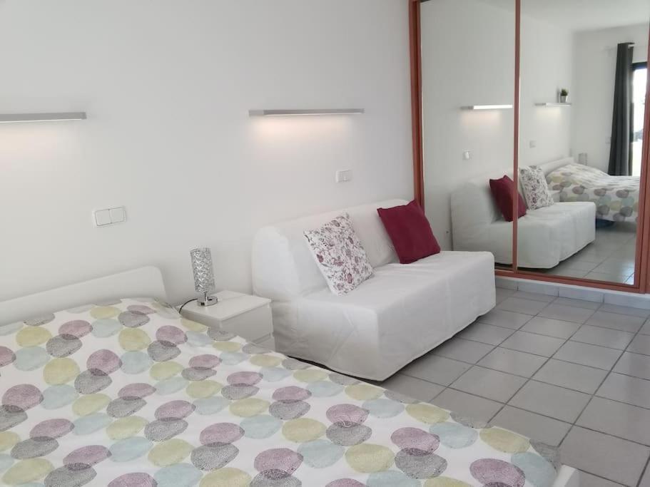 Playa Roca Cosy - Seafront Complex Apartamento