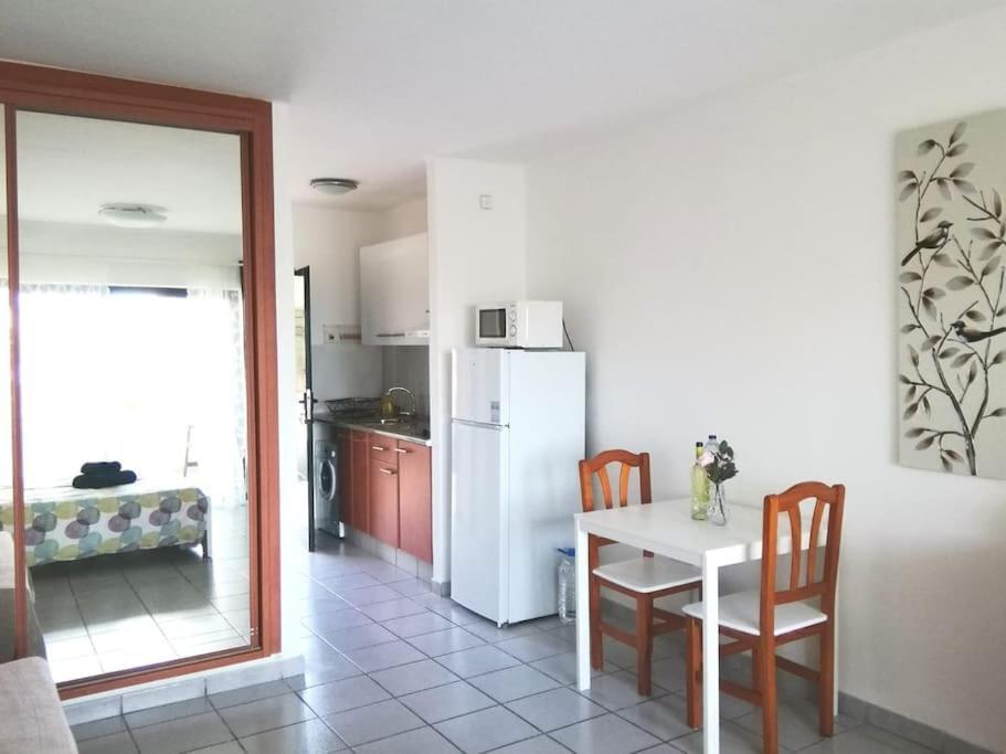 Playa Roca Cosy - Seafront Complex Apartment