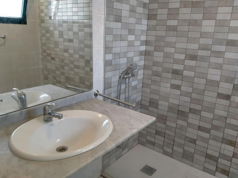 Playa Roca Cosy - Seafront Complex Apartamento