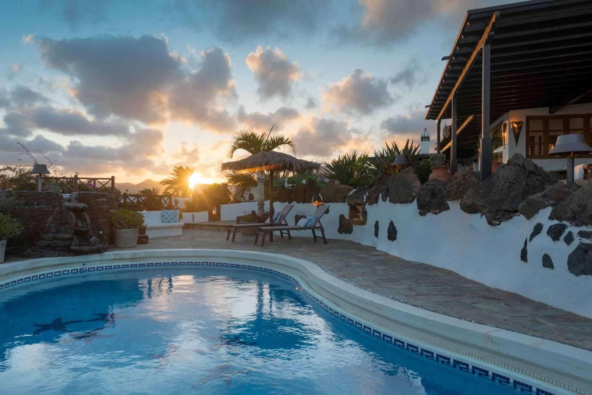 Lanzahost Luxury Paraiso Villa *