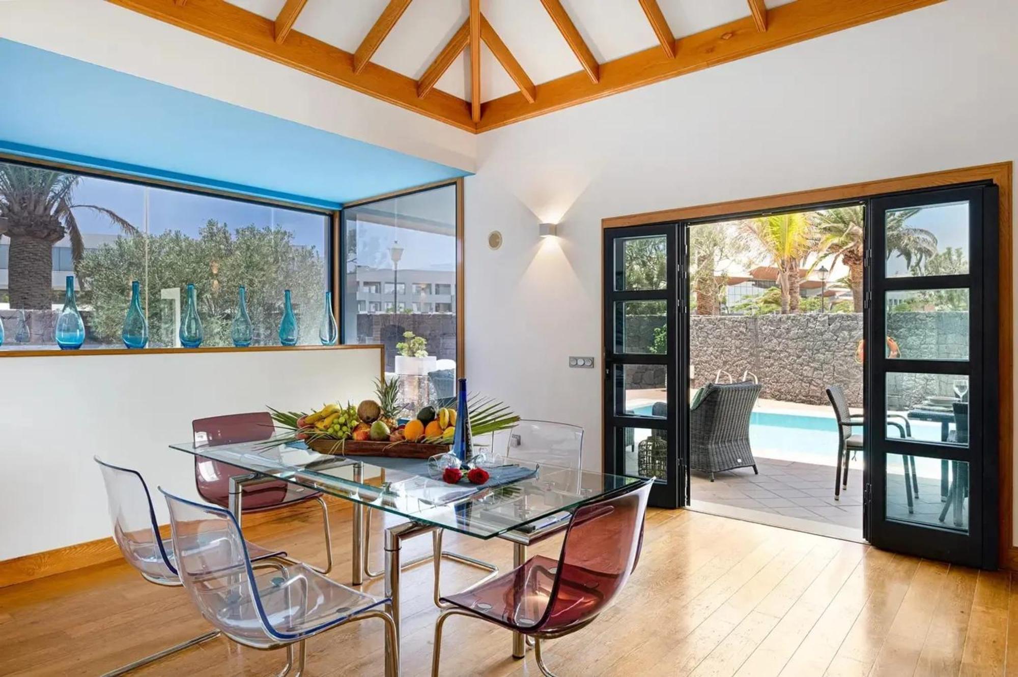 Villa Villa: Beachside Retreat With Pool & Wi-fi Playa Blanca (Lanzarote)