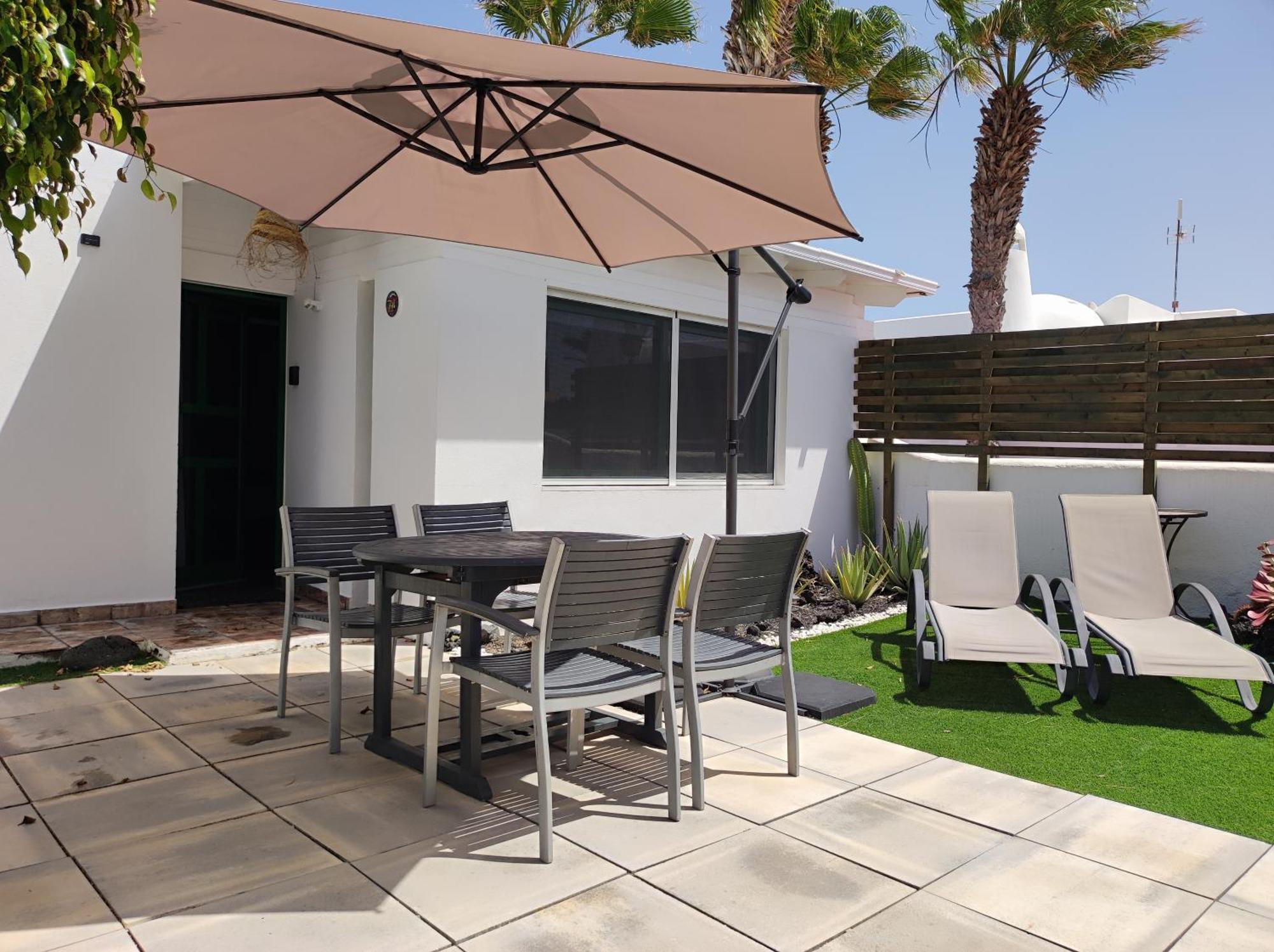 The White House With Pool - Playa Blanca