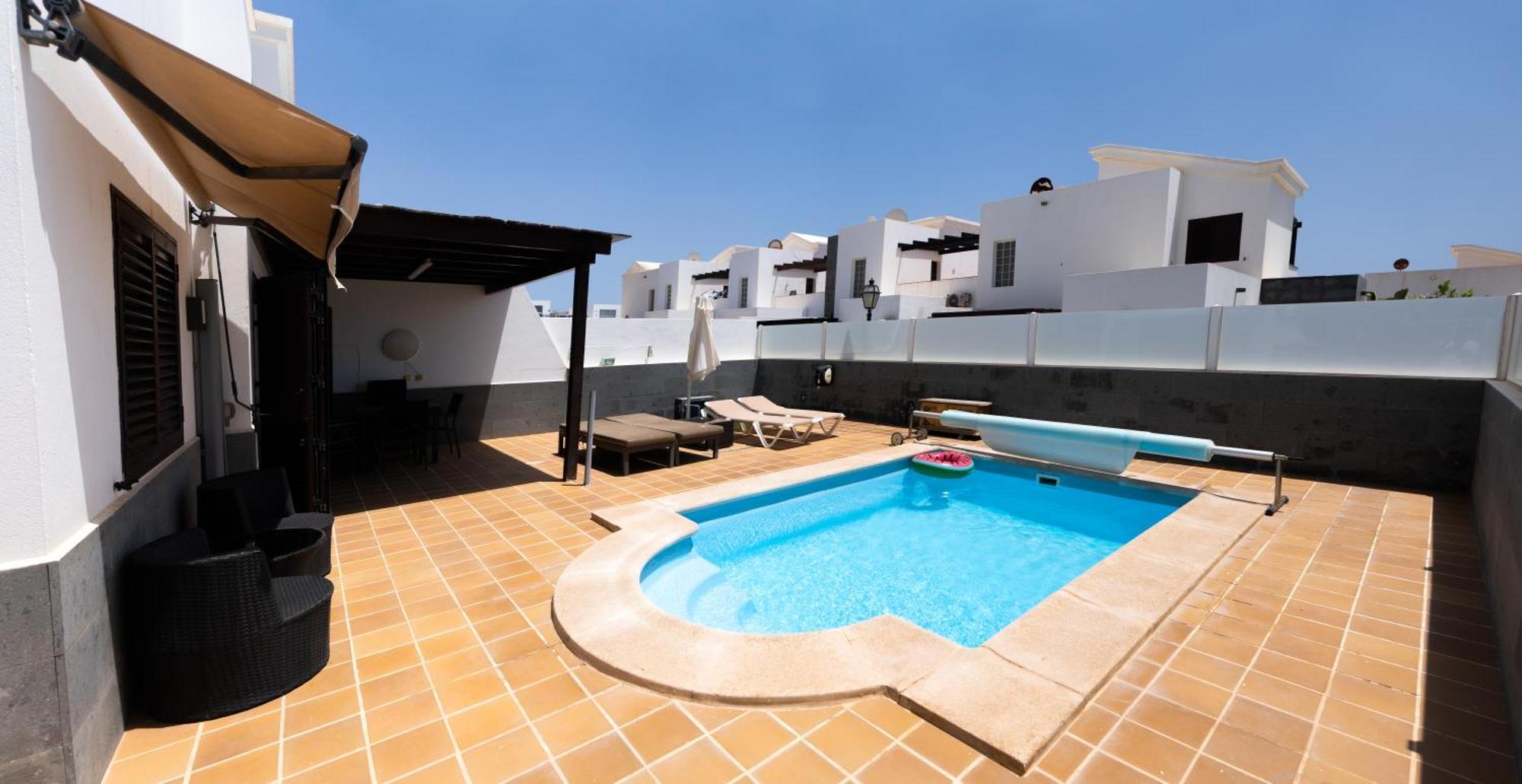 Beautiful And Luxurious With Heated Pool And Free Wi-fi In Playa Blanca. Villa *