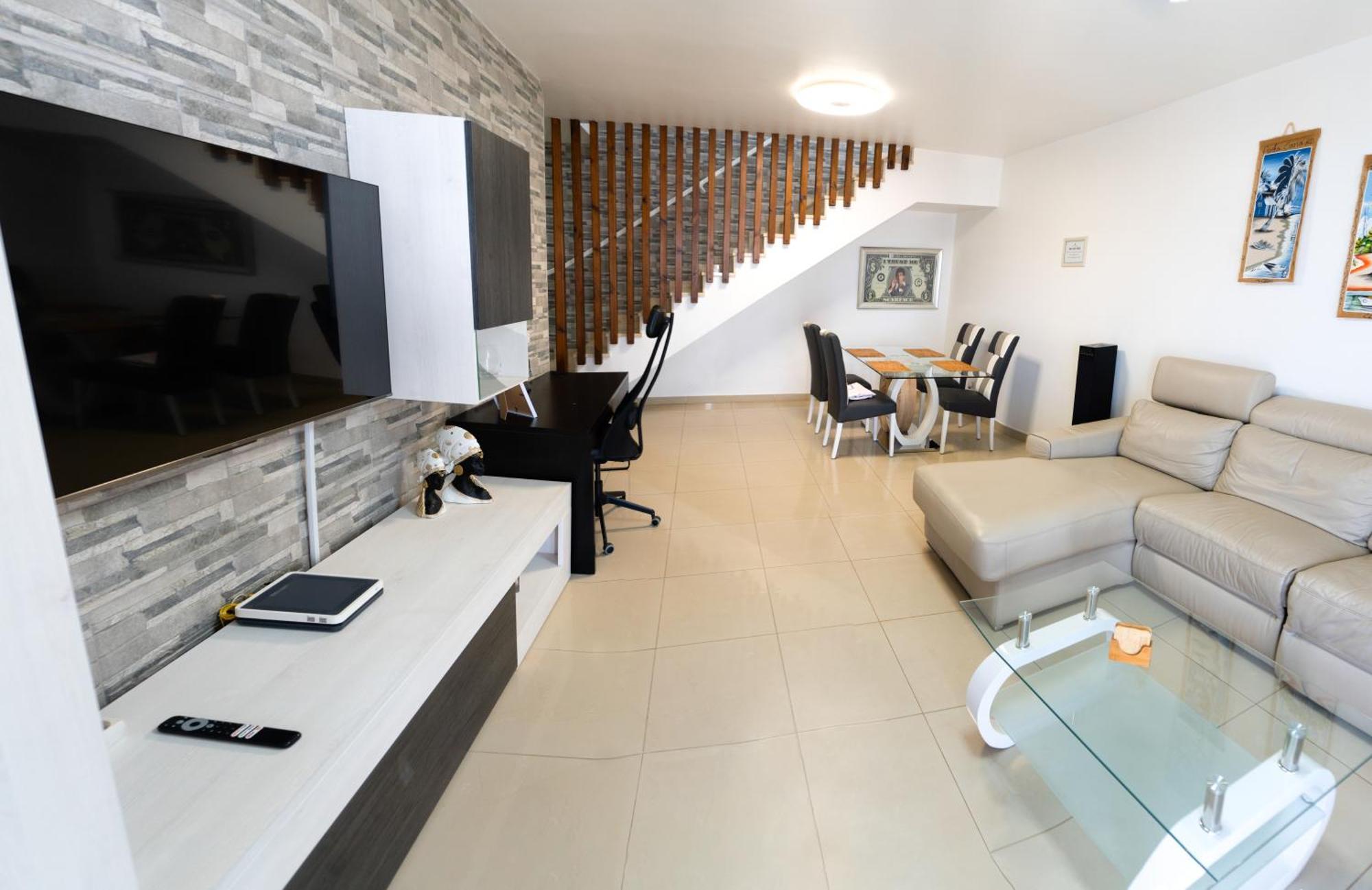 Beautiful And Luxurious With Heated Pool And Free Wi-fi In Playa Blanca. *