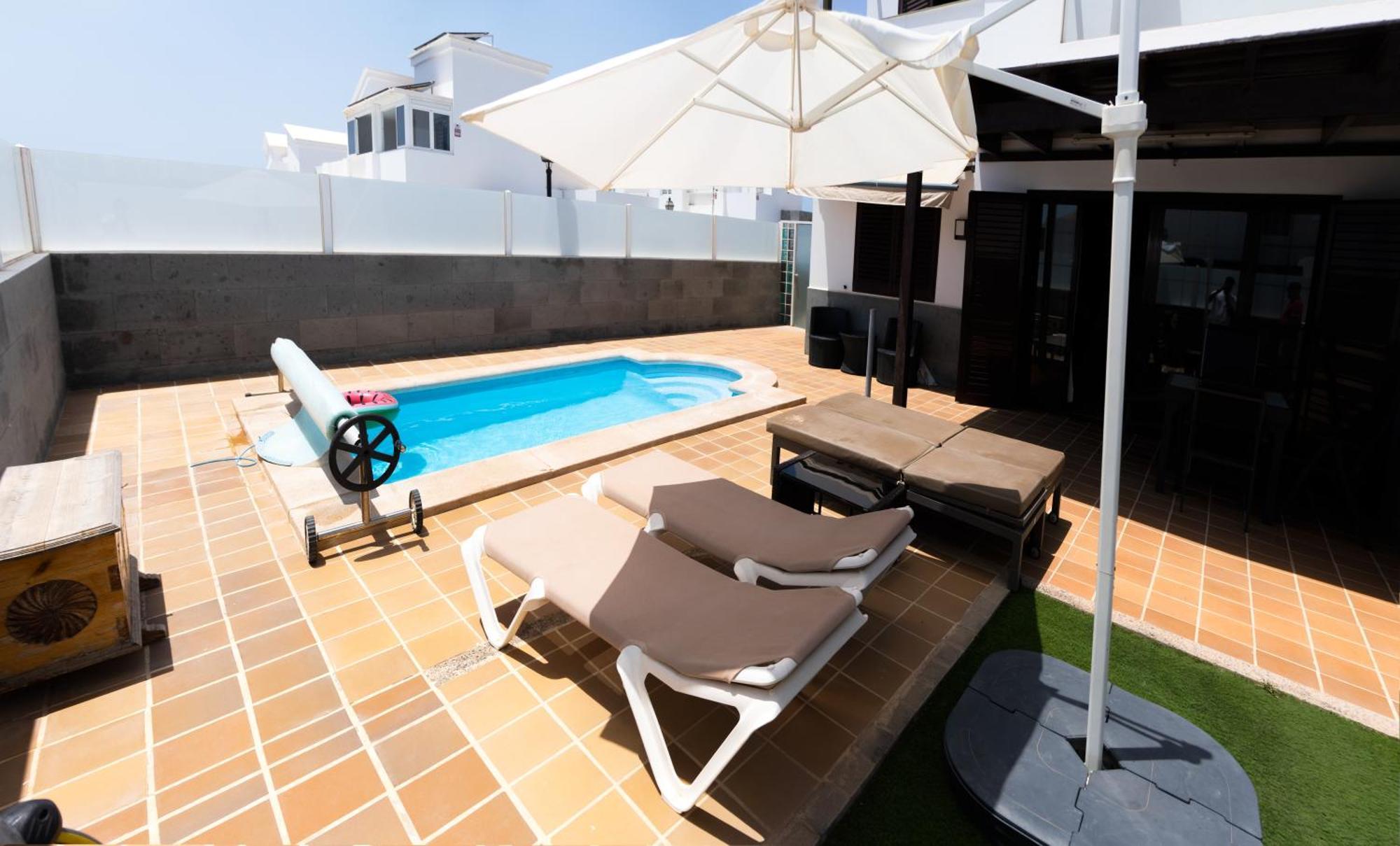 Beautiful And Luxurious With Heated Pool And Free Wi-fi In Playa Blanca.