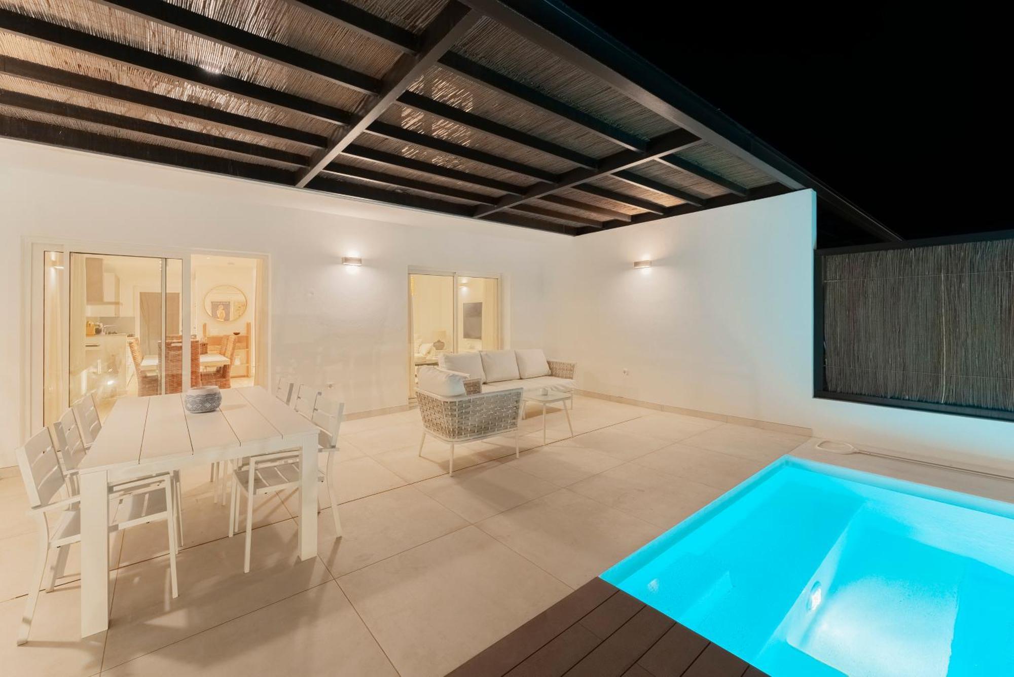 Villa Desi Relaxing With Private Pool