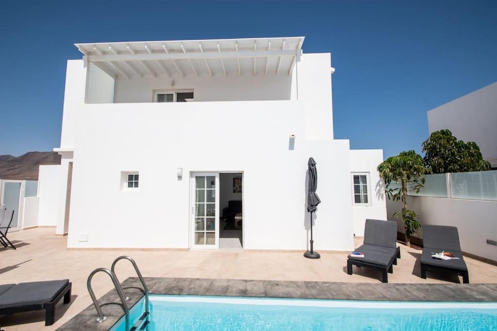 Holiday home Casa Leize Piscina Climatizada, Vistas & Ac 10 Minutes Walk From Marina Rubicon