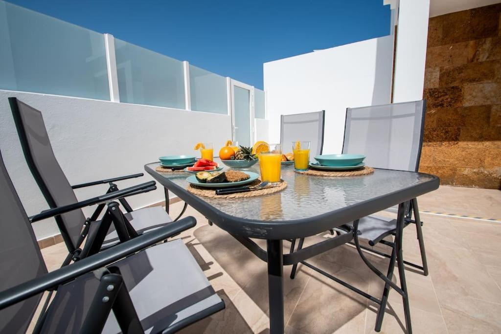 Casa Leize Piscina Climatizada, Vistas & Ac 10 Minutes Walk From Marina Rubicon *