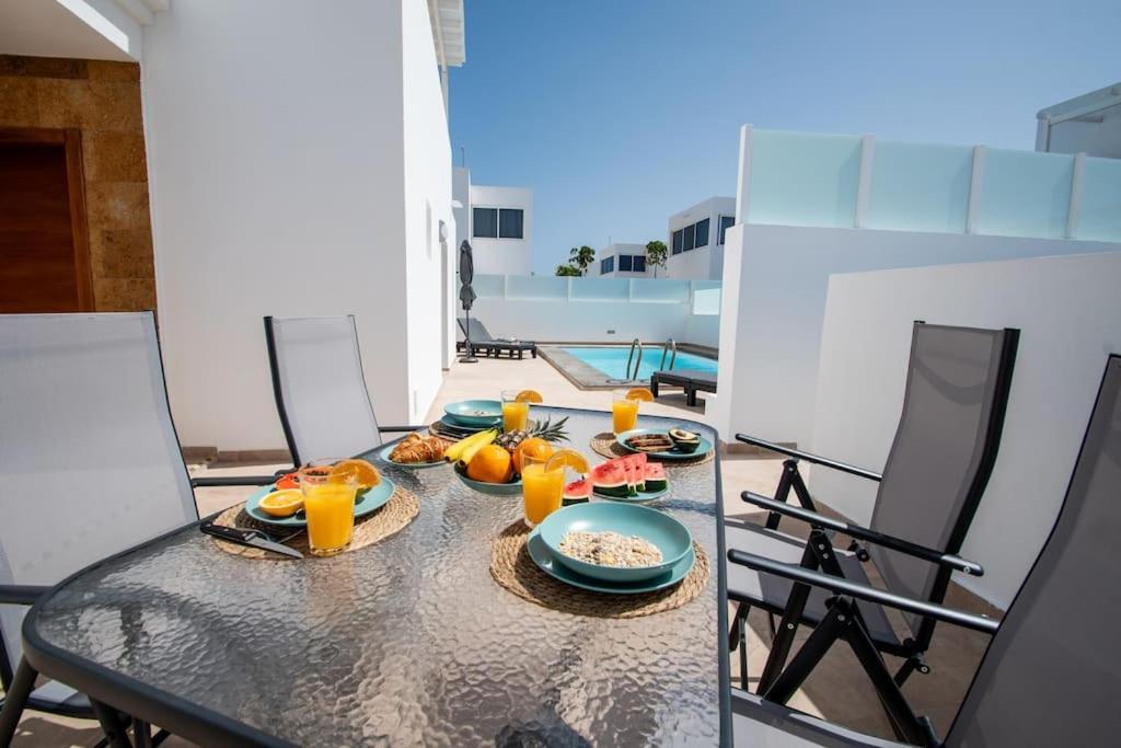 Casa Leize Piscina Climatizada, Vistas & Ac 10 Minutes Walk From Marina Rubicon Holiday home *