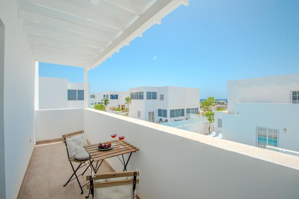 Casa Leize Piscina Climatizada, Vistas & Ac 10 Minutes Walk From Marina Rubicon